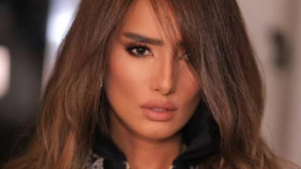 الفنانه زينه