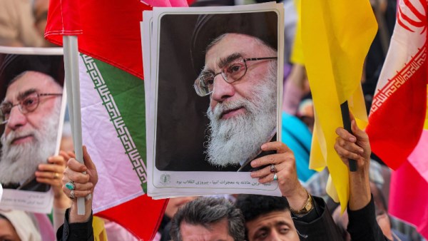 مقتل المرشد الأعلى علي خامنئي