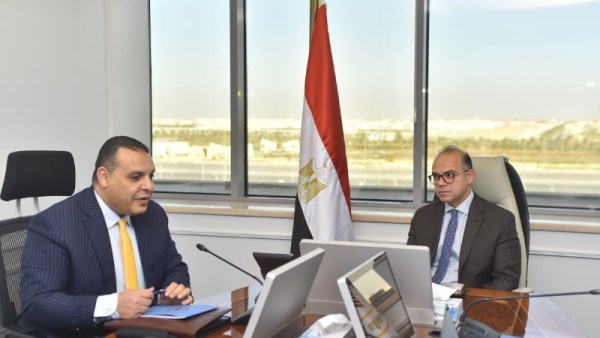 اجتماع وزير الاستثمار 