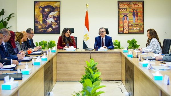 وزيرا التخطيط والإسكان