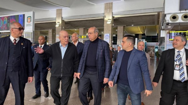 وزير الطيران يتفقد مطار القاهرة 
