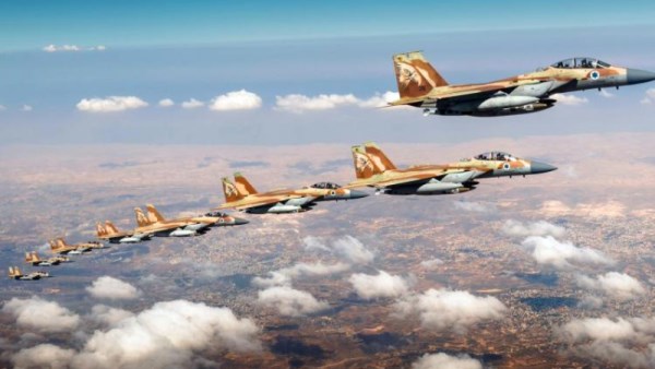 إسرائيل تستهدف مجمعات في مطار أصفهان بإيران