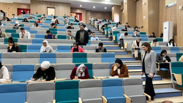 طلاب جامعة المنصورة الجديدة