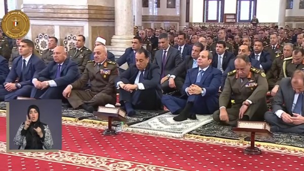الرئيس السيسي يؤدي صلاة الجمعة بمسجد المشير طنطاوي