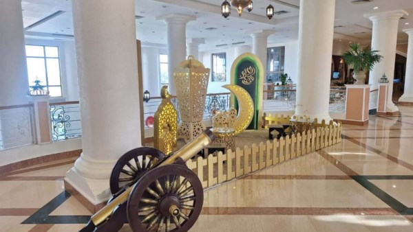 شكاوى من أصحاب المحال بداخل الفنادق 