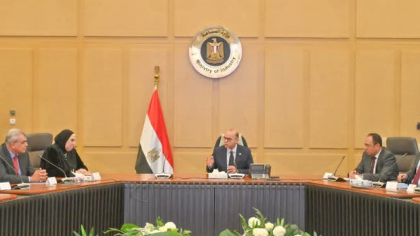 اجتماع وزير الاستثمار مع المجلس التصديري 