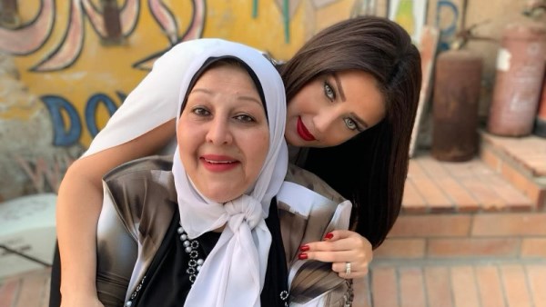 رضوى الشربيني و والداتها 