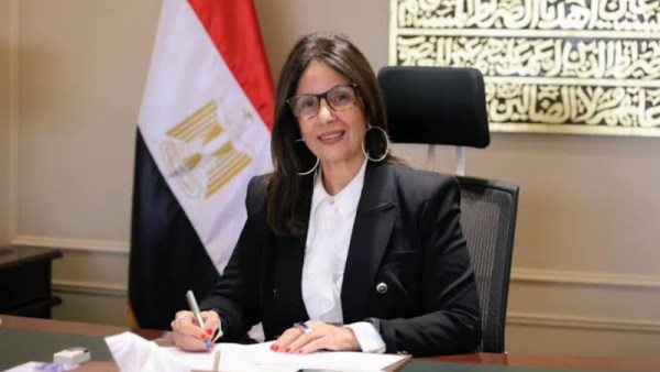 وزيرة الثقافة 