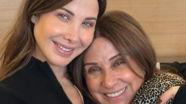 نانسي عجرم مع والداتها 