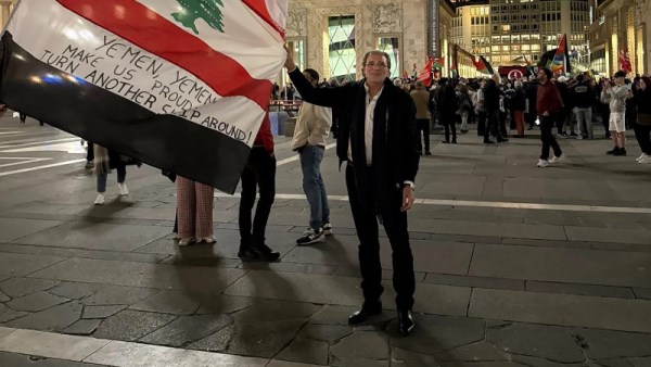 خالد يوسف يشارك في مظاهرة بميلانو دعمًا لفلسطين