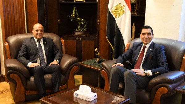 وزير الرياضة يلتقي مع رئيس الاتحاد المصري الجمباز