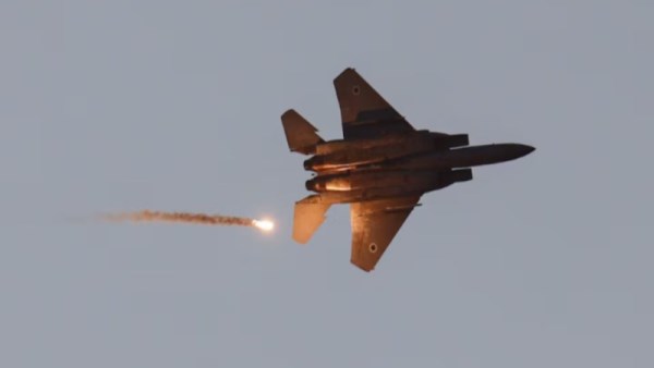 مقاتلة حربية من طراز "إف-15"