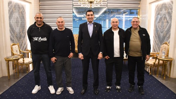 لقاء وزير الرياضة والجهاز الفني للمنتخب