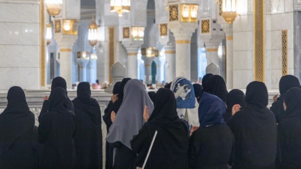 مع بداية العشر الأواخر من شهر رمضان المبارك، يحرص المسلمون على الاجتهاد في العبادة وطلب ليلة القدر لما لها من فضل عظيم