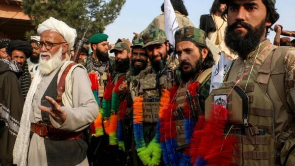 الأفغان يتظاهرون احتجاجاً على باكستان