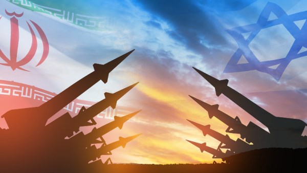 إيران: دمرنا البنية التحتية لـ الجيش الأمريكي بمنطقة الخليج