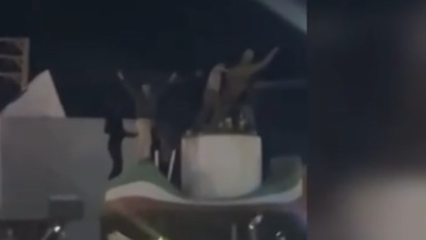 إسقاط تمثال خامنئي