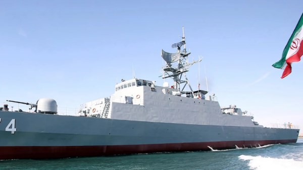 الفرقاطة الإيرانية IRIS Dena