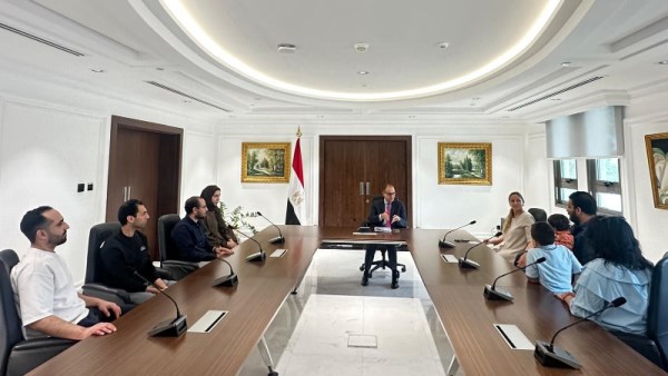 السفير المصري عصام عاشور في أبوظبي يلتقي أبناء الجالية المصرية  