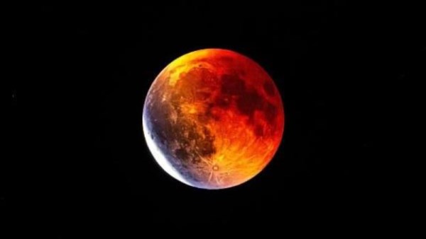 خسوف كلي للقمر بالتزامن مع بدر رمضان 1447هـ 