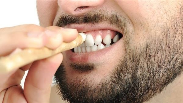 تجنب رائحة الفم الكريهة