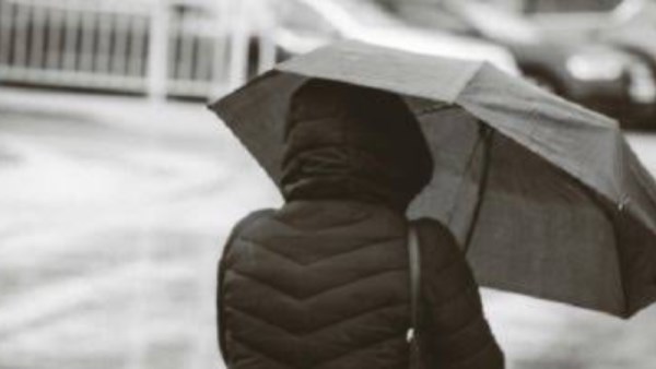 كيف تنهي مشاويرك اليومية رغم الأمطار الغزيرة؟   