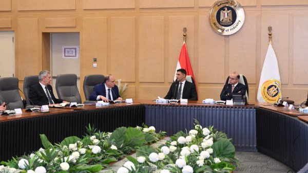 وزيرا الصناعة والاستثمار