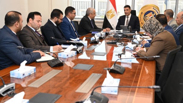 اجتماع وزير الصناعة 