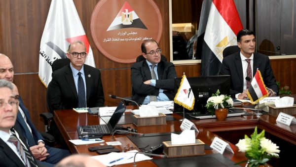وزراء الصناعة والاستثمار والمالية