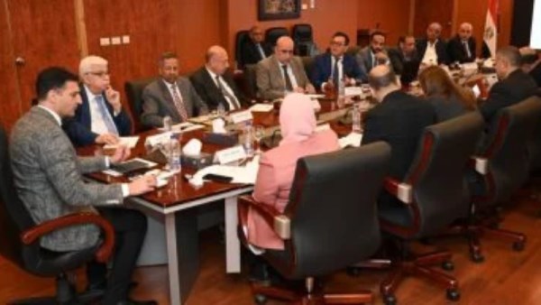 اجتماع وزير الصناعة 