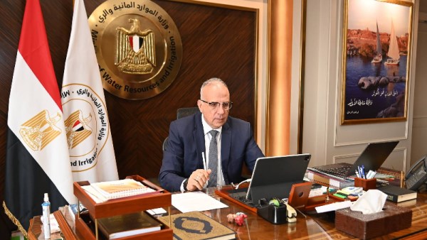 وزير الموارد المائية والري