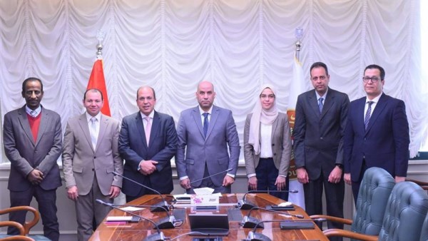 اجتماع وزير العمل
