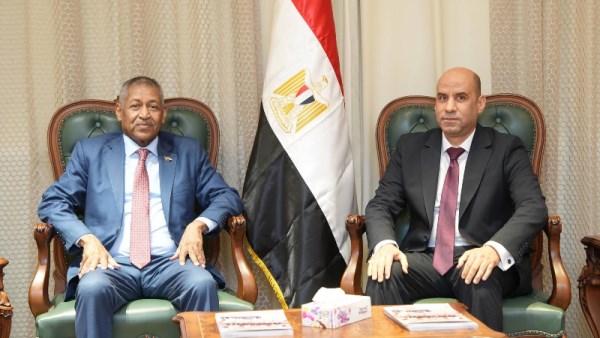 وزير العمل والسفير السوداني بمصر