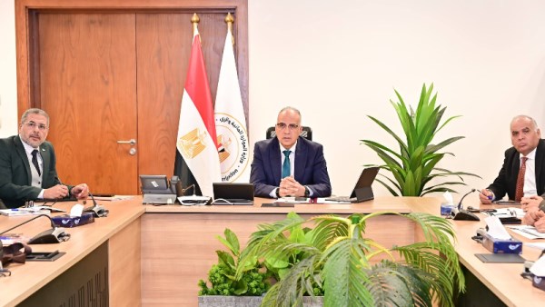 وزير الموارد المائية والري