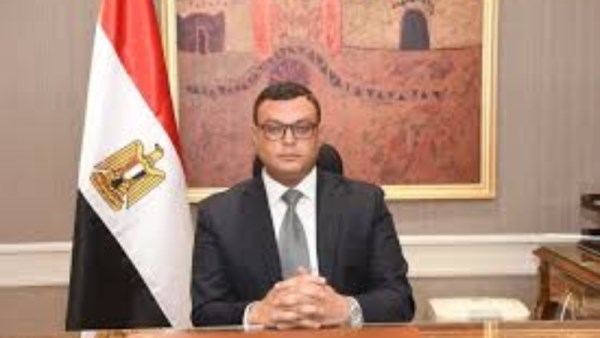 وزير الإسكان السابق