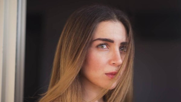 الفنانة مي عز الدين