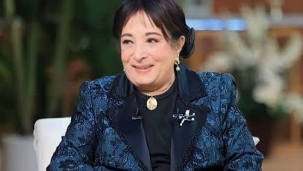 الفنانة سميرة عبد العزيز