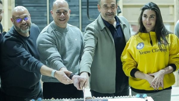 فريق عمل فيلم مطلوب عائليًا 