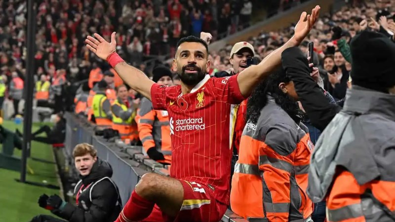 محمد صلاح يحتفل بهدفه