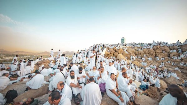 متى وقفة عرفات 2026؟ 