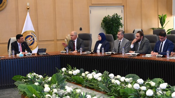 اجتماع وزير الصناعة مع مصنعي الرخام