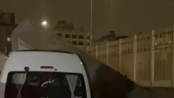 سقوط لوحة إعلانات بالمعادي