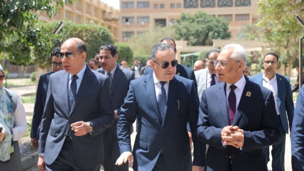 وزير التعليم العالي يتفقد سير الأعمال التنفيذية بجامعة المنيا التكنولوجية