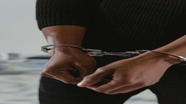 تفاصيل واقعة العثور على رضيع بالوراق 
