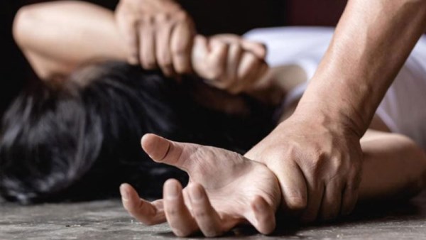 تفاصيل اعتداء شخص على أبنة زوجته بأكتوبر