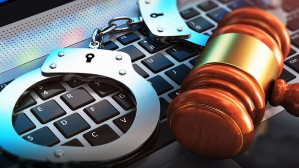 عقوبة نشر الأخبار الكاذبة عبر مواقع التواصل الاجتماعي 