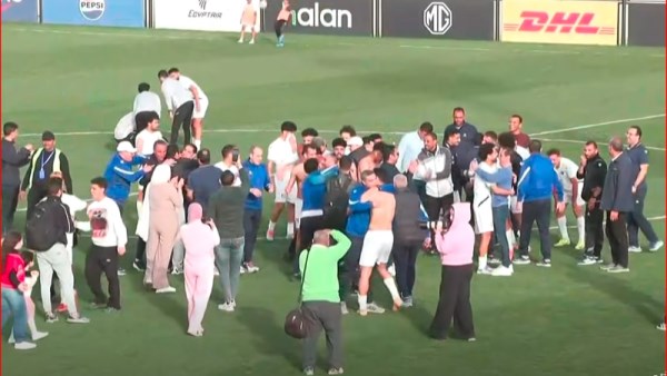 فرحة لاعبي نادي القناة بالصعود للممتاز 