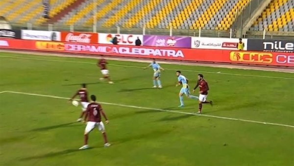 اللقطة المثيرة تحكيميا في لقاء الأهلي وسيراميكا