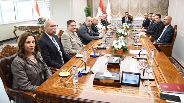 وزير الرياضة مع اتحاد الكرة الطائرة 