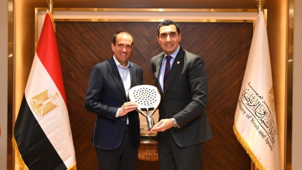 وزير الشباب والرياضة يلتقي رئيس الاتحاد الدولي للبادل